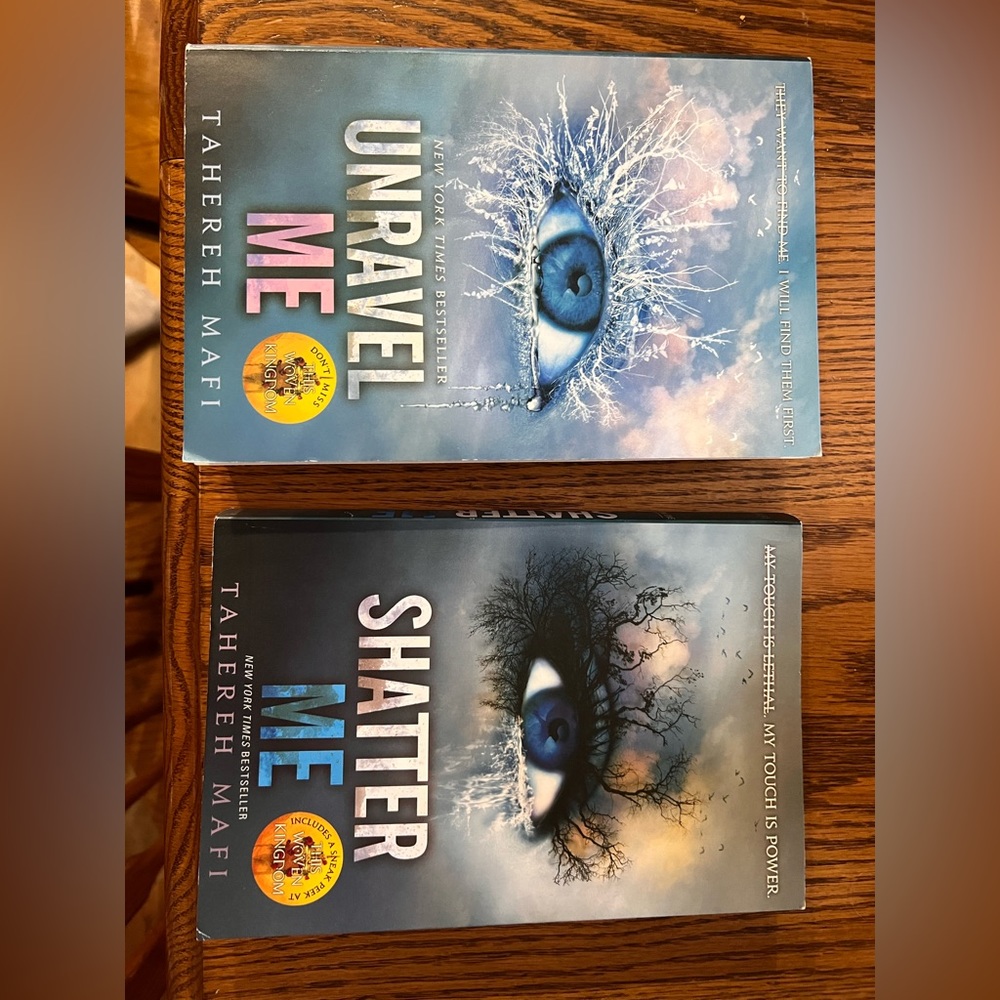 Shatter me and Unravel Me books